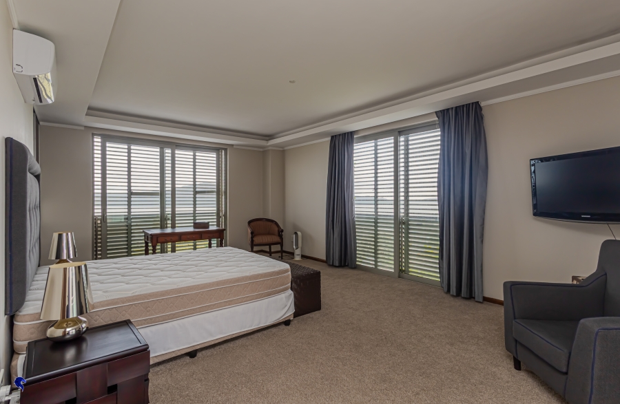 6 Bedroom Property for Sale in Myburgh Park Western Cape